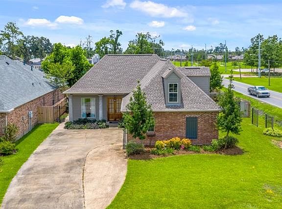 2nd image of 2739 Magnolia Ln