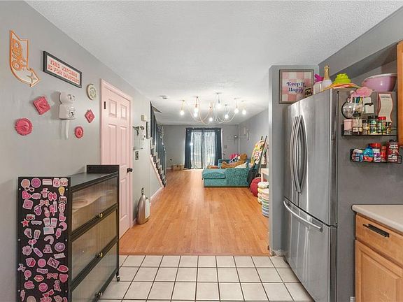 5th image of 39 Dale Ave APT D