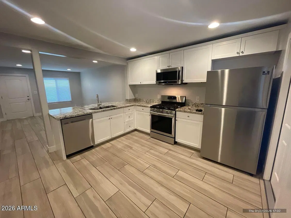 2 bed, 1.0 bath, 1695 sqft, $1,700 — Photo 2