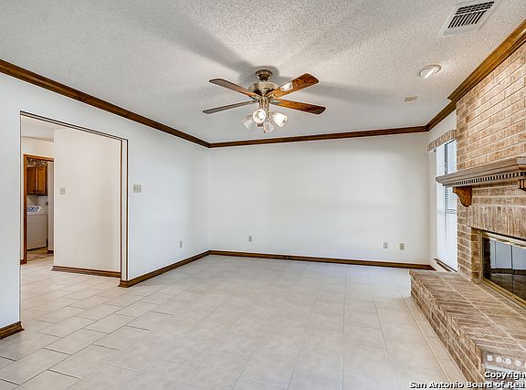 4th image of 4531 Hawthorn Woods