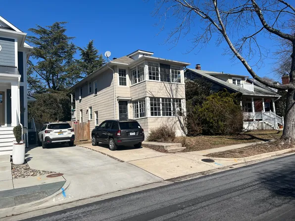 30 E Maple St #2, Alexandria, VA 22301