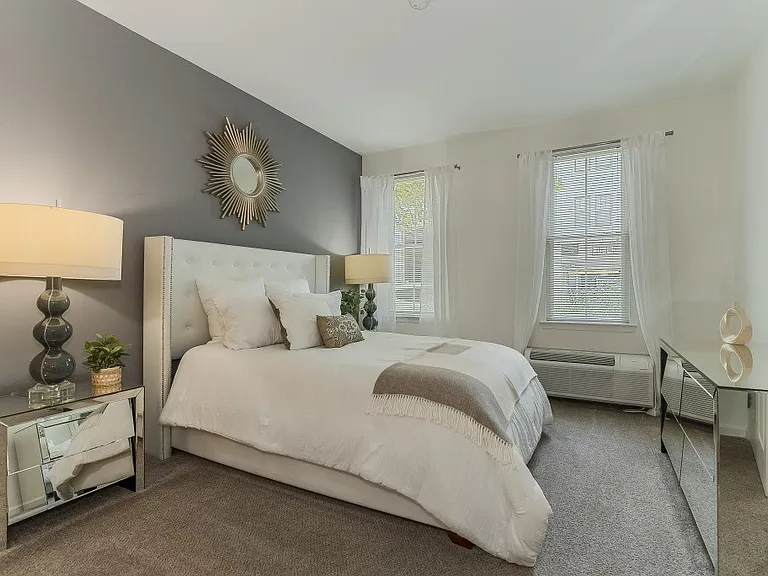 Pier Village Apartments — Photo 15