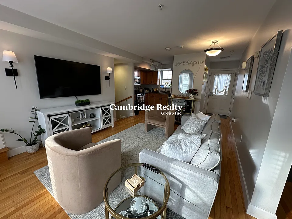 132 Library St #132