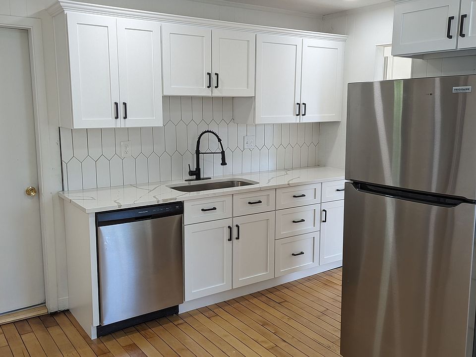 Stainless steel sink and dishwasher