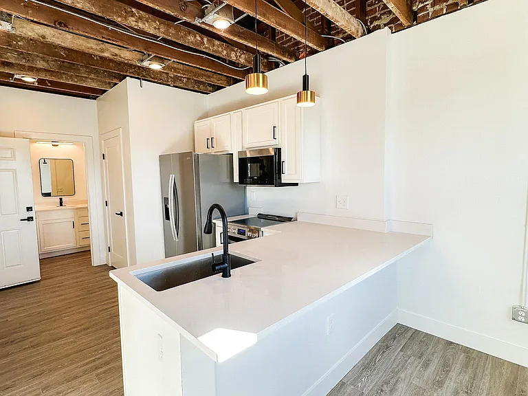 9517 E Colfax Ave #203 — Photo 2