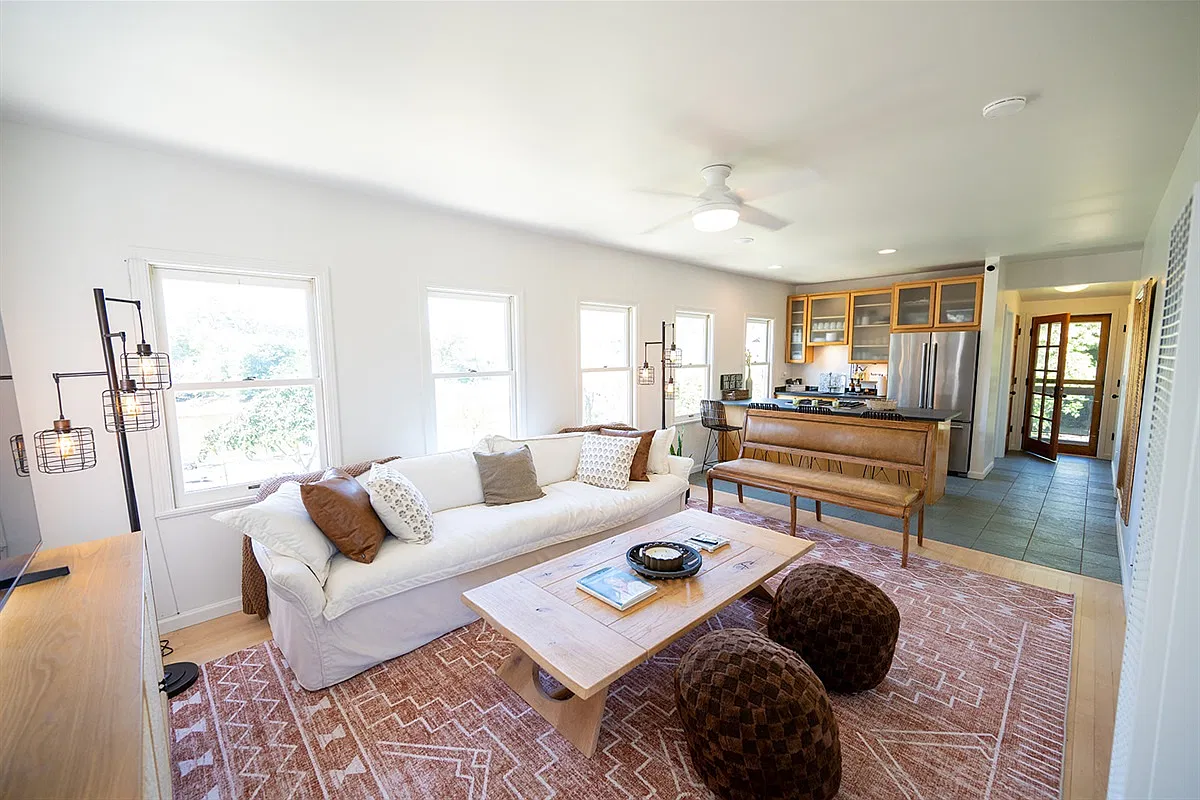 2 bed, 670 sqft, $4,600 — Photo 1