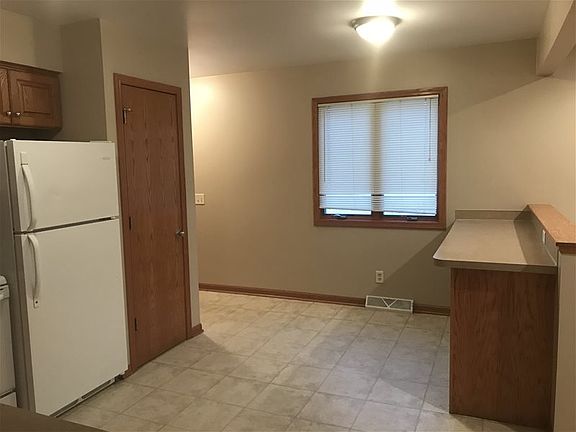 3rd image of 572 W 21st St