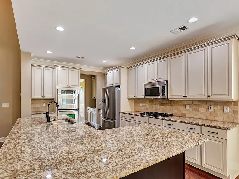 258 Silver Cypress Cir — Photo 11