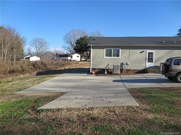 4th image of 428 Donna Ave