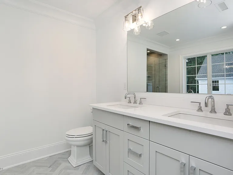 257 Bruce Park Ave #B — Photo 12
