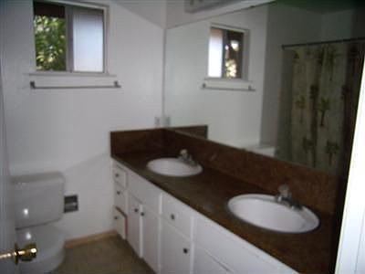 5th image of 1023 W Terrace Ave