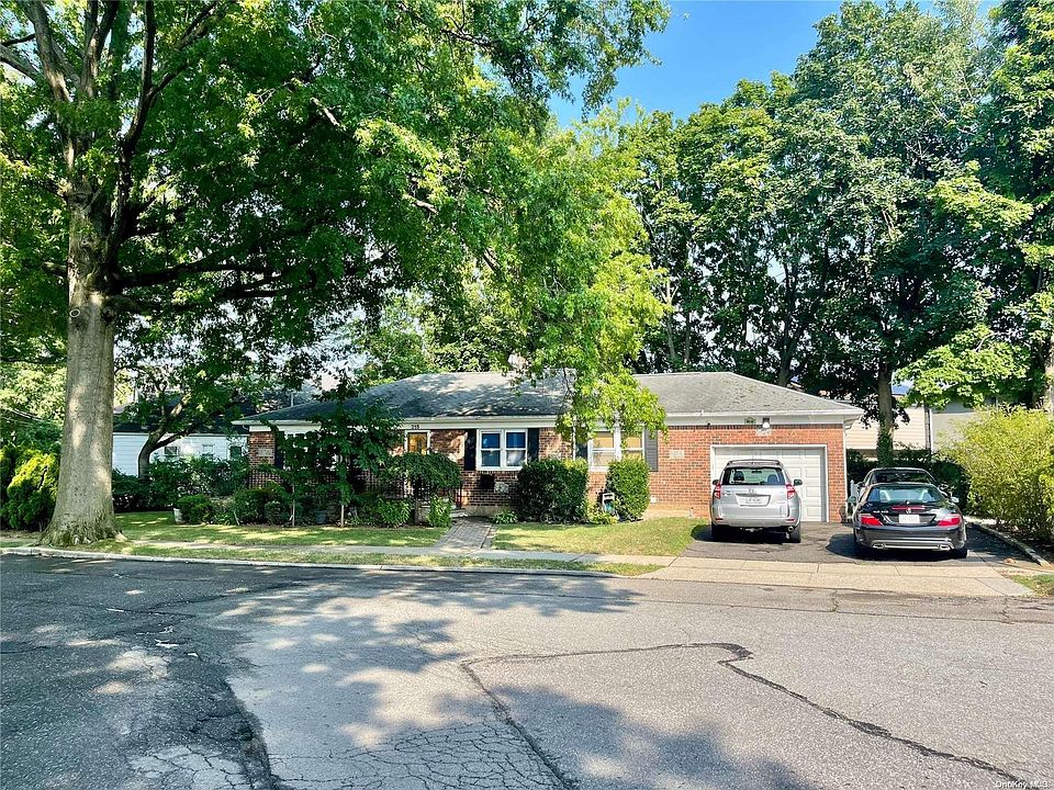 1st image of 215 W Poplar Street