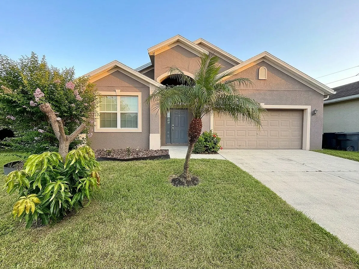 4 bed, 1883 sqft, $2,300 — Photo 1