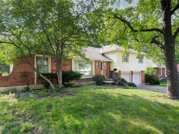 6745 N Garfield Ave, Gladstone, MO 64118