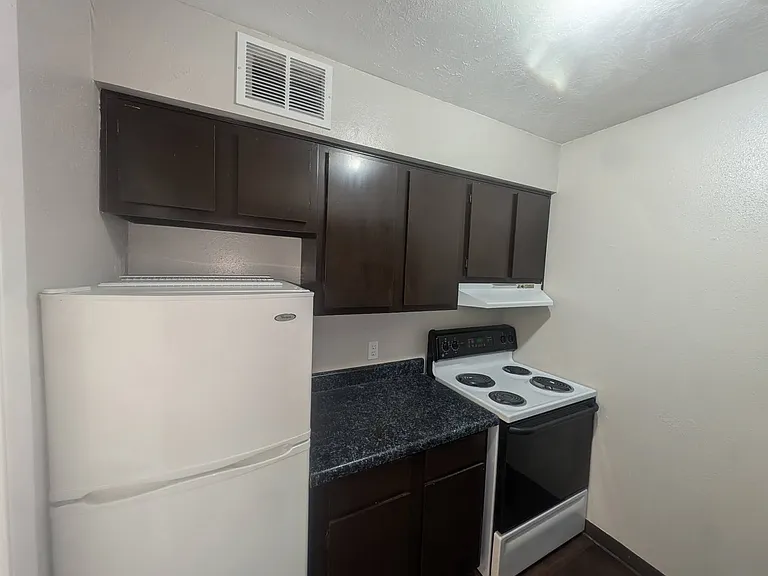 1802 Potomac Pl #C — Photo 7