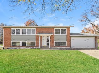 2205 Montagne Dr, Florissant, MO 63033