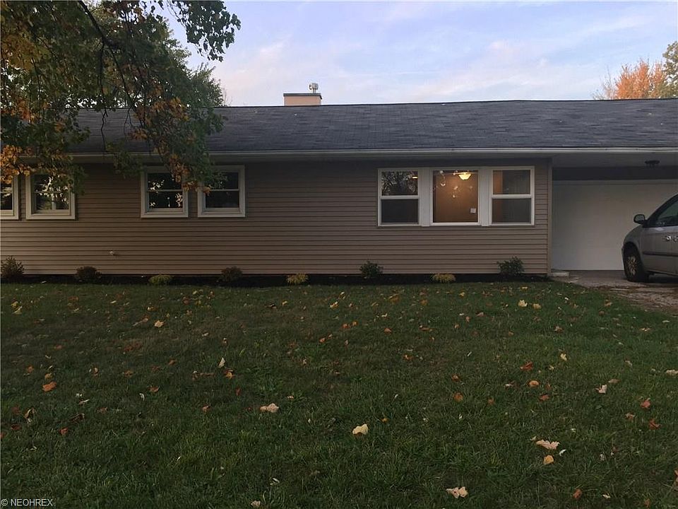 1st image of 145 Larkmont Dr