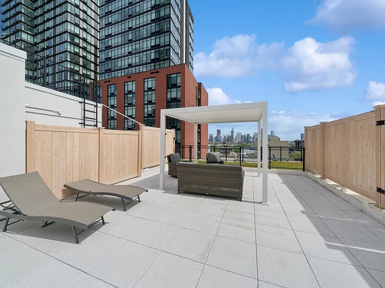32 Jones St #202 — Photo 31