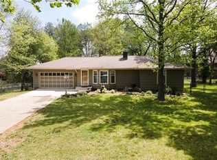 14905 Mission Rd, Leawood, KS 66224