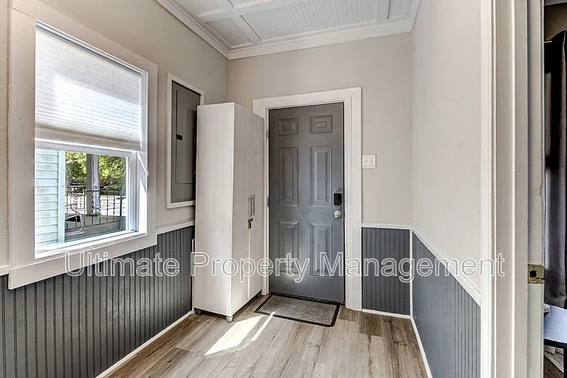3 bed, 2.0 bath, 937 sqft, $1,895 — Photo 4