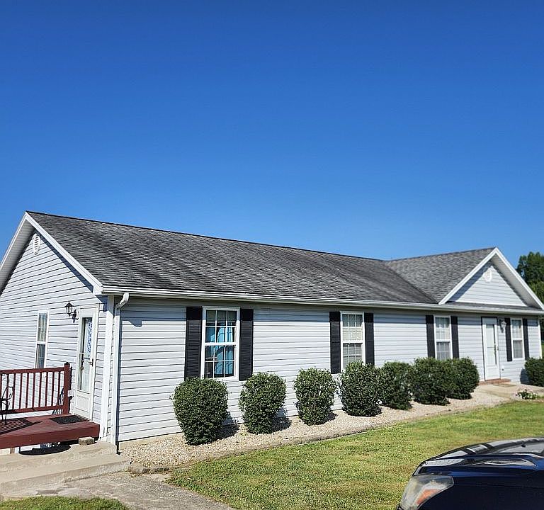 2nd image of 104 Roark Ct
