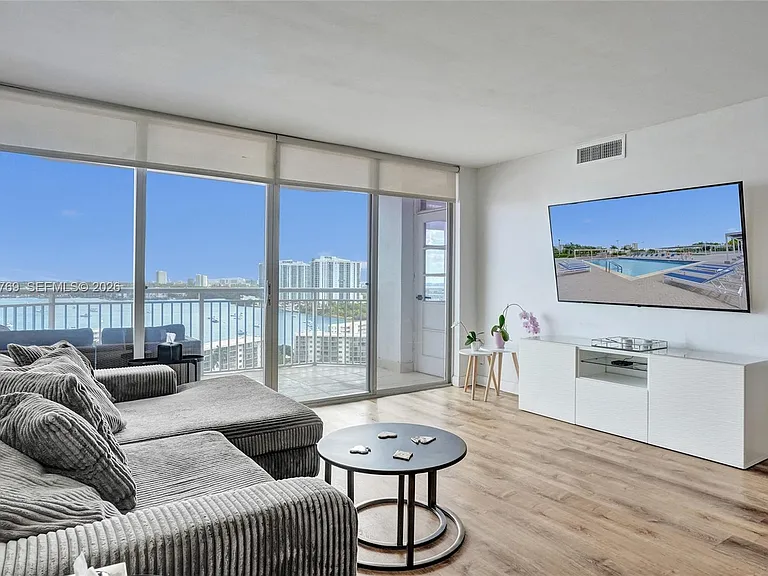 18021 Biscayne Blvd #1804 — Photo 3