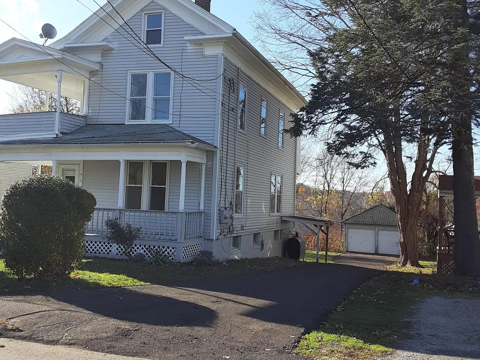 3 bed, 1.5 bath, 1200 sqft, $2,000 — Photo 2