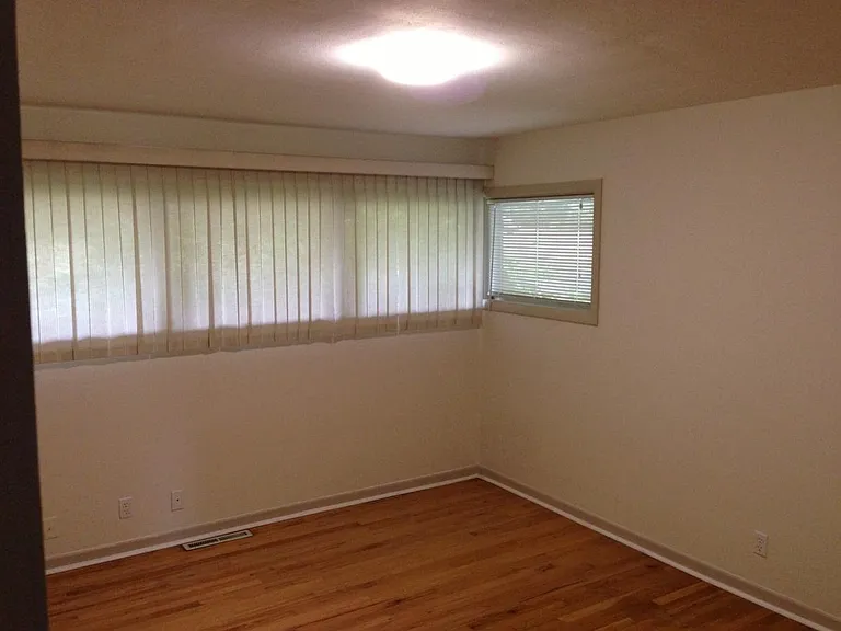 1024 NW Joy Ave — Photo 5