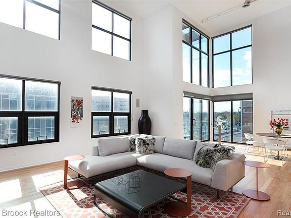 4th image of 100 N Center St Unit 301