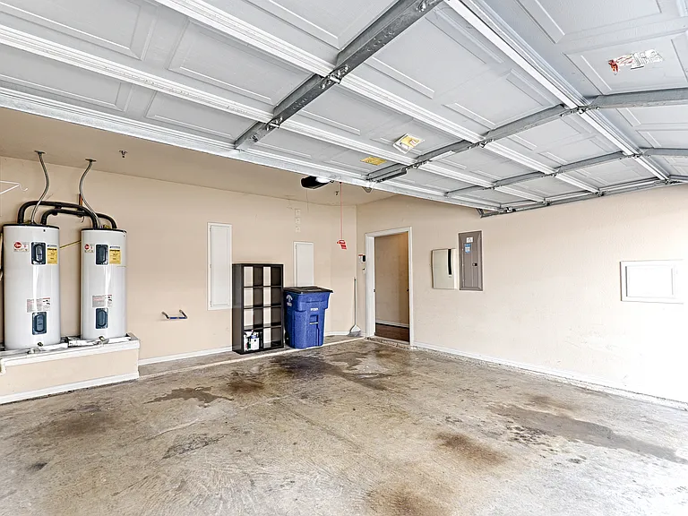 2326 Stutz Dr #117 — Photo 24