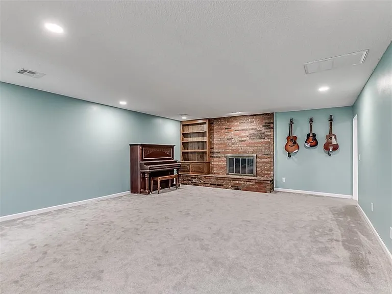 7225 Skylark Ln — Photo 5