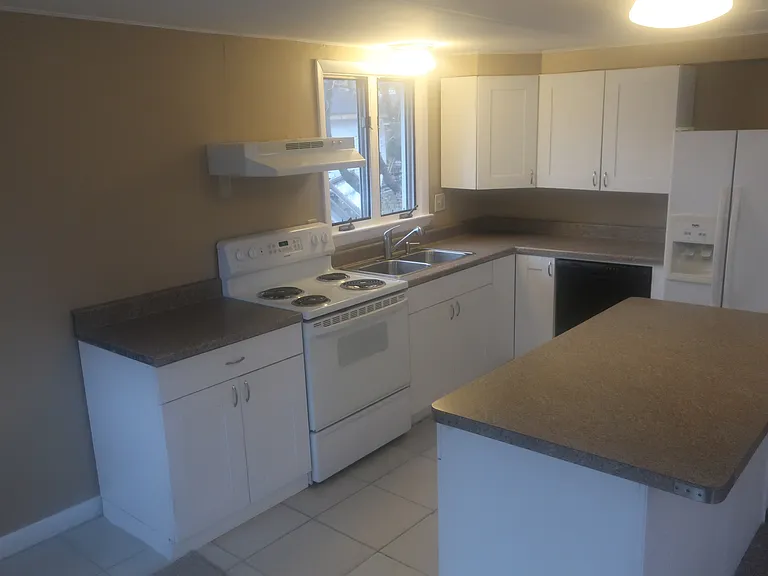 285 Essex St #1 — Photo 10