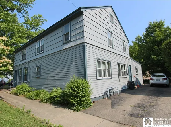 18 Cleveland Ave, Fredonia, NY 14063