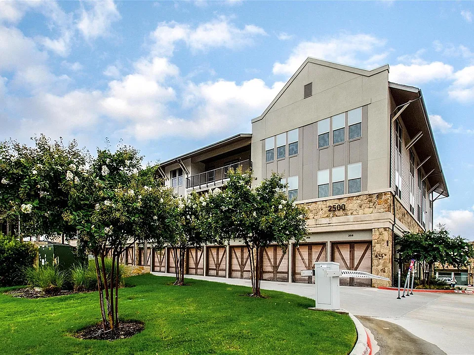 2500 King Arthur Blvd #301