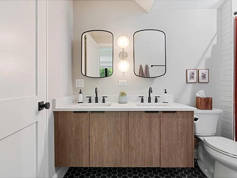 3247 N Central Park Ave #2 — Photo 22