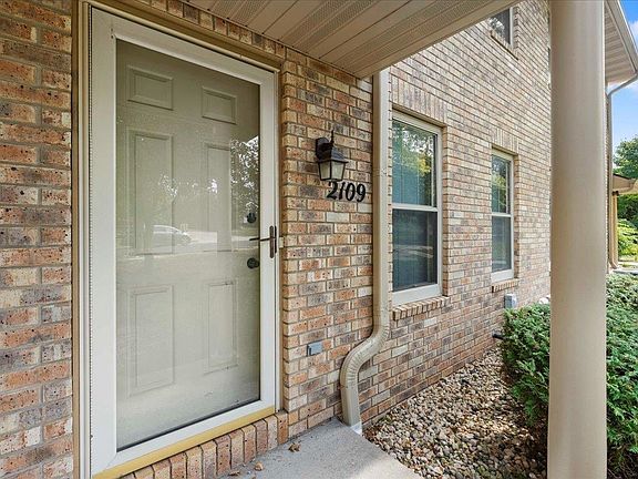 3rd image of 2109 Canterbury Rd