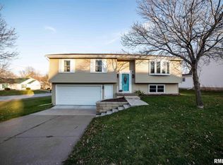 3817 Fairhaven Rd, Davenport, IA 52807