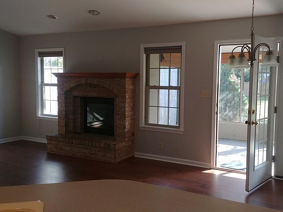 5th image of 130 Ginkgo Ct