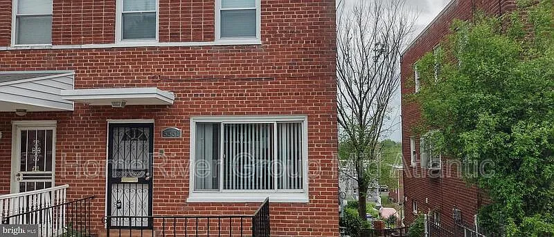5561 Chillum Pl NE photo 1