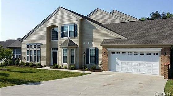 1st image of 820 Fair Port Cir