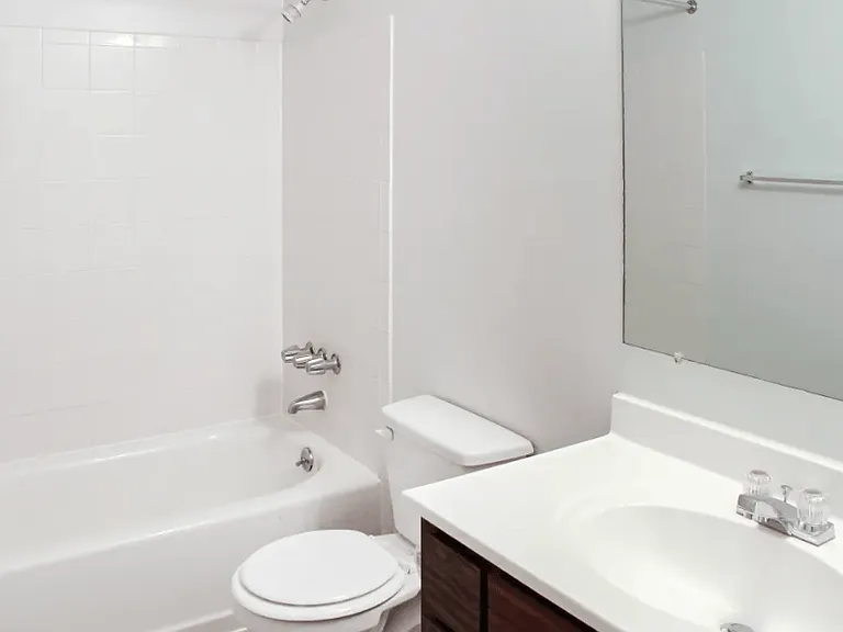 Richmond Club Apartments — Photo 6