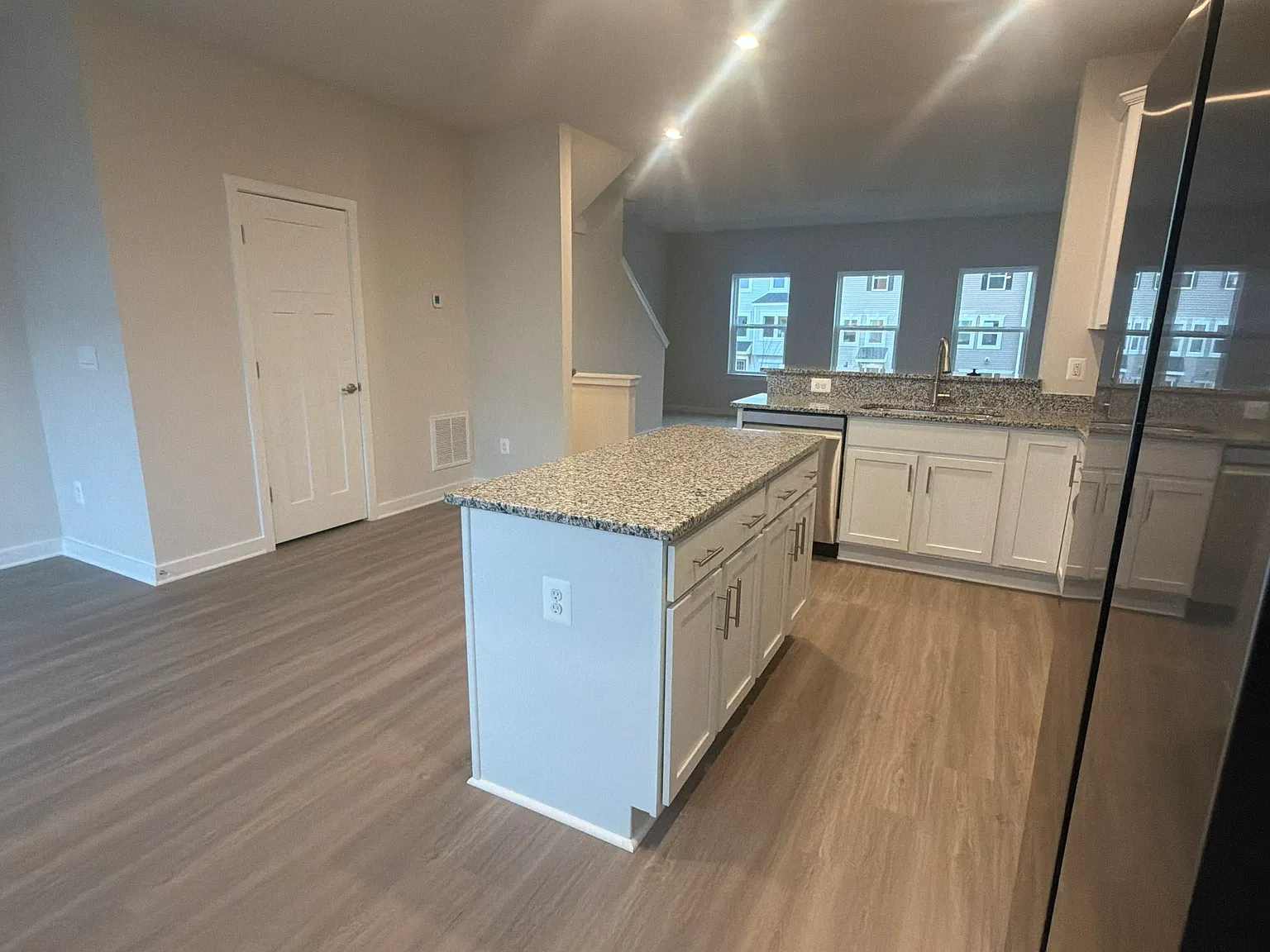 4 bed, 3.5 bath, 2000 sqft, $2,600 — Photo 3