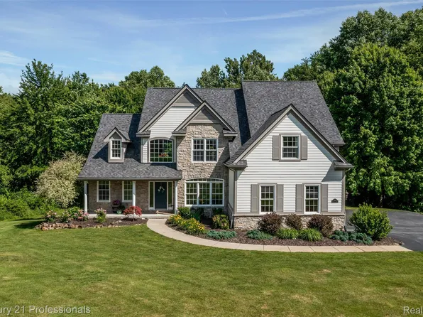 8928 Wild Iris Ct, Davisburg, MI 48350