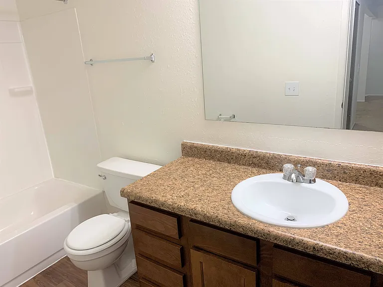 Windsor Place Apartments — Photo 111