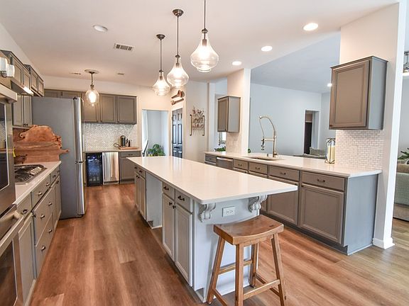 5th image of 104 Fannin Dr
