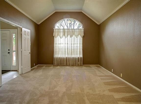 4th image of 2005 Greenhill Dr