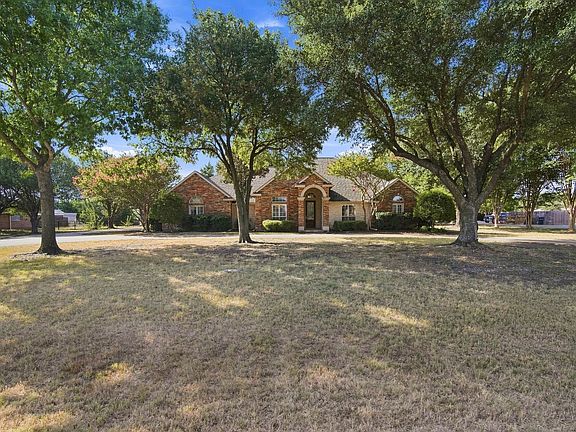 2nd image of 1212 N Creek Cir