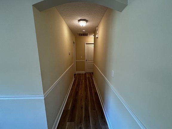 4th image of 215 Jackson Ave NE