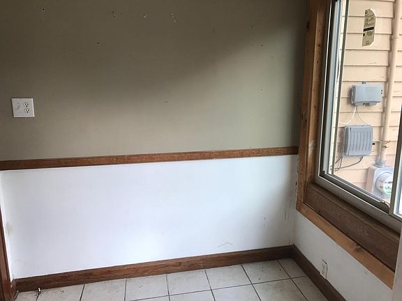 3rd image of 719 N Bosart Ave