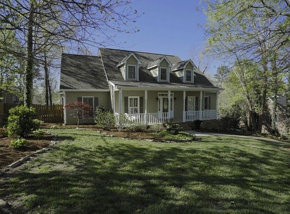 3rd image of 1419 Oakhurst Dr